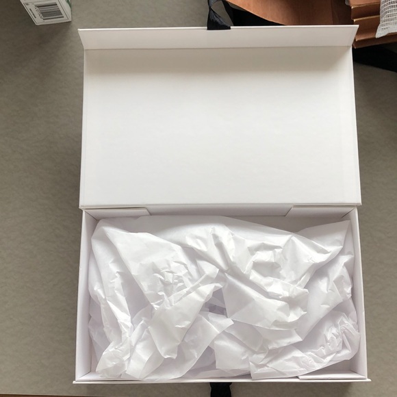 Cuyana Passport Wallet Box - Picture 2 of 3